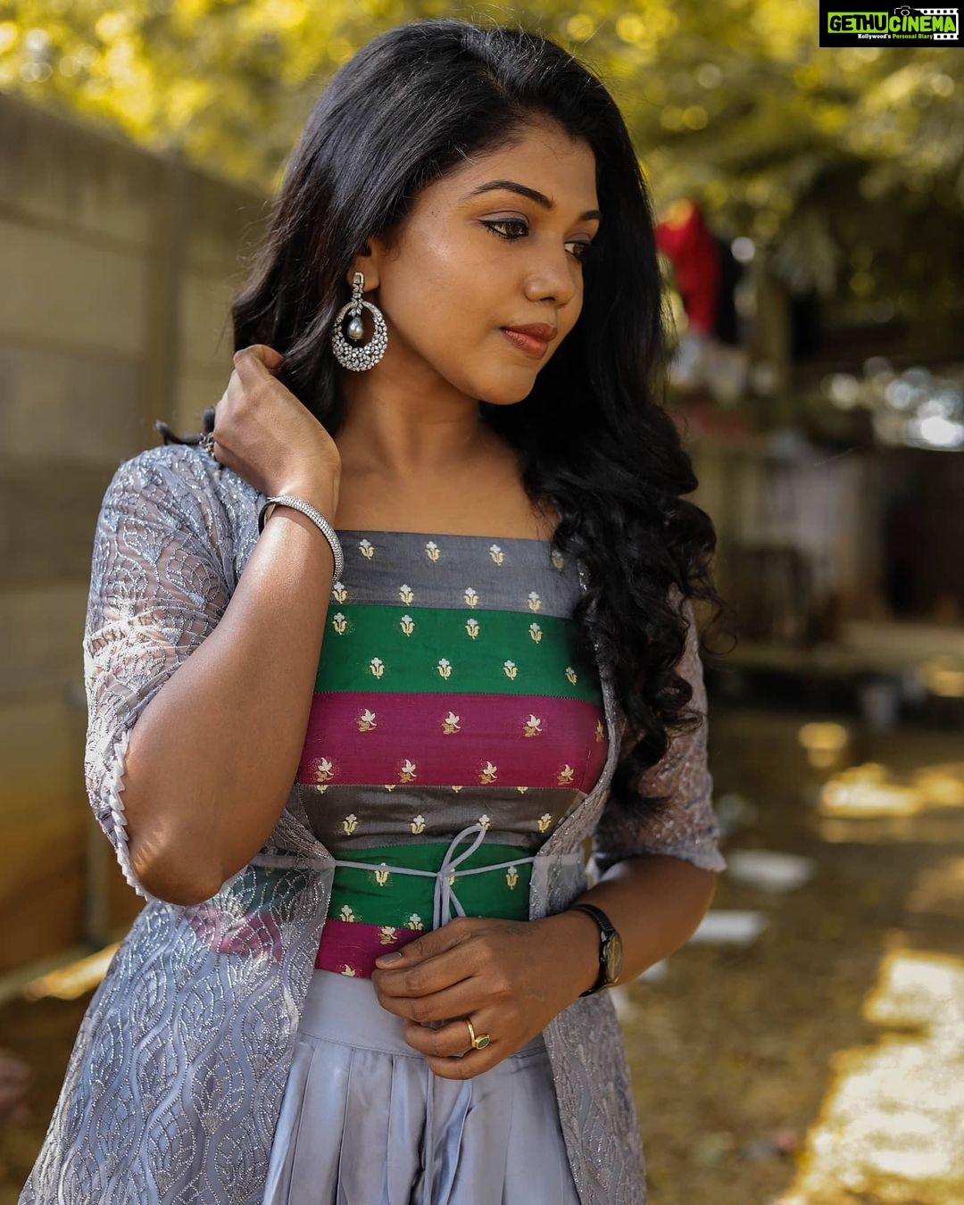 Riythvika Instagram - Photography @vivid_impressions__ Outfit @sankalptheboutique Jewels @fineshinejewels PRO @onlynikil
