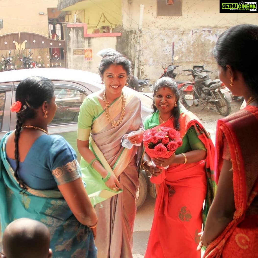 Riythvika Instagram - Grand opening @kanakambaram_silks #Sareelove #kanakambaramsilks