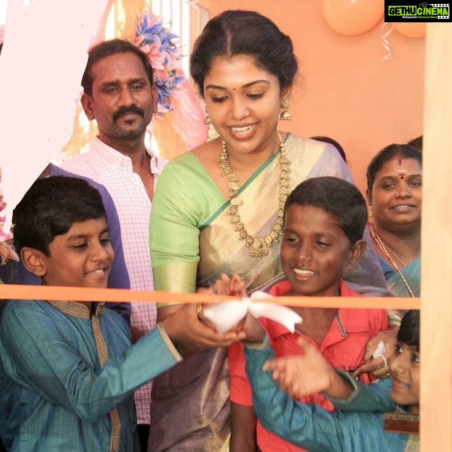 Riythvika Instagram - Grand opening @kanakambaram_silks #Sareelove #kanakambaramsilks