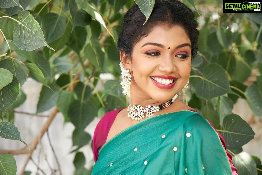 Riythvika Instagram - #smilesmilesmile • • Jewellery @houseofherastore MUA @makeupbyalfiar Hairstylist @vidhyamakeoverartistry On camera @dinesh_baburaj Saree @kiaraa_couture