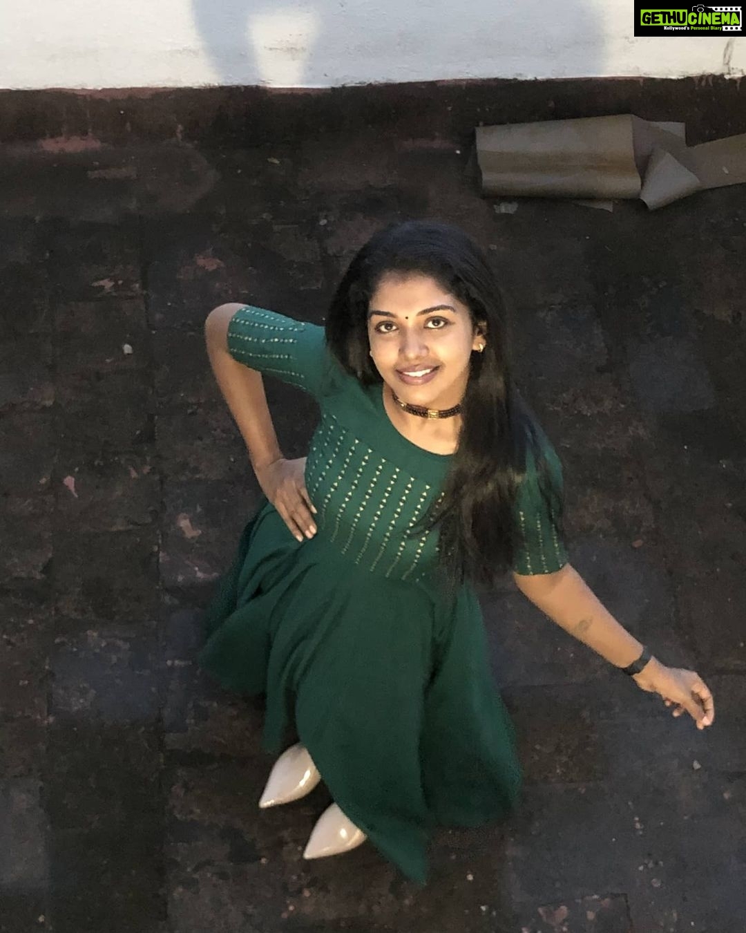 Riythvika Instagram - Outfit @magizham_boutique Thank you ❤️ Post diwali pics 😉