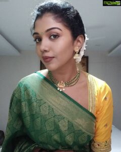 Riythvika Instagram - Selfie poses #sareelove❤️ #familywedding #mallipoo🌼