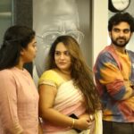 Riythvika Instagram - Some candid clicks 📸 with our team #SilaNerangalilSilaManidhargal @reyaahari @vishalvenkat1891 @ashokselvan @abihassan_ @manikabali87 @iam_praveenraja