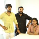 Riythvika Instagram - Some candid clicks 📸 with our team #SilaNerangalilSilaManidhargal @reyaahari @vishalvenkat1891 @ashokselvan @abihassan_ @manikabali87 @iam_praveenraja