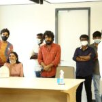 Riythvika Instagram - Some candid clicks 📸 with our team #SilaNerangalilSilaManidhargal @reyaahari @vishalvenkat1891 @ashokselvan @abihassan_ @manikabali87 @iam_praveenraja