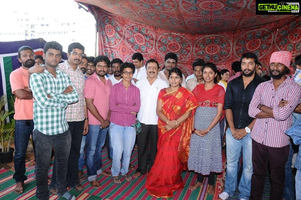 Riythvika Instagram - From the archive... Madras first day shoot #madras #madrasmovie @kalaiyarasananbu @ranjithpa @athiyanathirai @harikrishnananbu