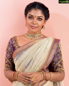 Riythvika Instagram - Concept & stylist @njsatz Saree & blouse @studio_21__ Photography @prachuprashanth Makeup & hair @radhiradhikha Studio @njstudios_7159 Footwear @Taasooofficial Jewellery @byelegancejewels Saree drapist @harshaahashtag Assistant stylist @umakarthick88 @kavi.fd