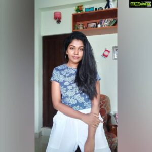 Riythvika Instagram - #selfietimer #poses #quaratineshoot📷 #stayhome #staysafe