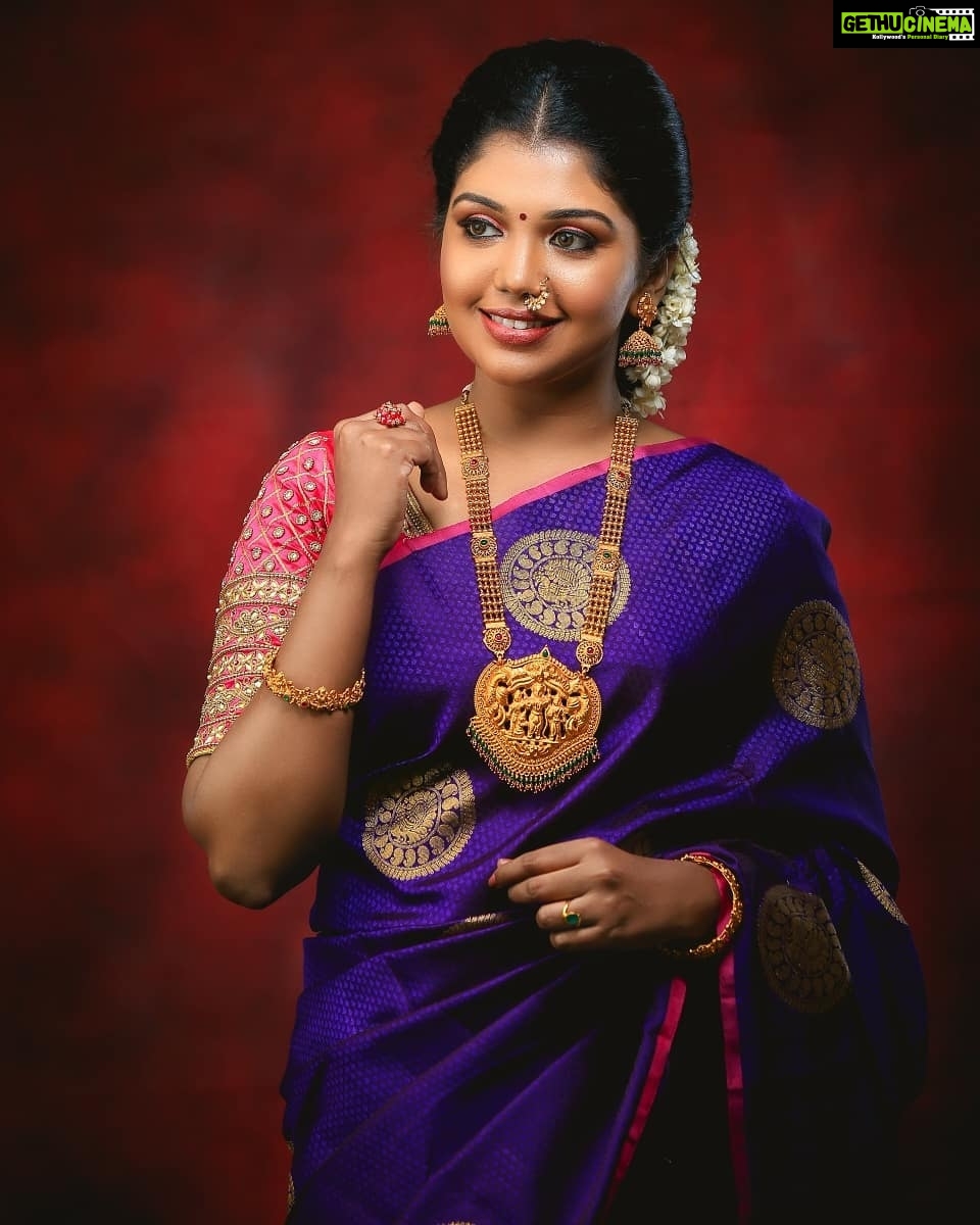 Riythvika Instagram - Makeup @preethimakeoverartistry Hairstylist @Nakshatramakeup Jewellery @narayanapearls Rings @houseofherastore Blouse @j2fashions Saree @meshira.in Camera @sreeganesh_photography Studio @studiojumbos