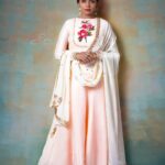Riythvika Instagram - Hello 2020 ♥️ Wardrobe @studio_21__ Stylist @njsatz H&M @makeover_by_mithrachandhini Photography @athiroopamani Jewelry @mn_jewelpark Studio @sathyanjfashionhouse Retouch @ashokvj07