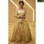 Riythvika Instagram - Gold glitter 🧡🧡🧡 #goldglitterdress Costume & jewels @houseofherastore Styled by @preethirajendran Photography @dinesh_baburaj MUA @makeup_by_aamirah Hair style @sai_suvetha.hairandmakeup Novotel Chennai OMR