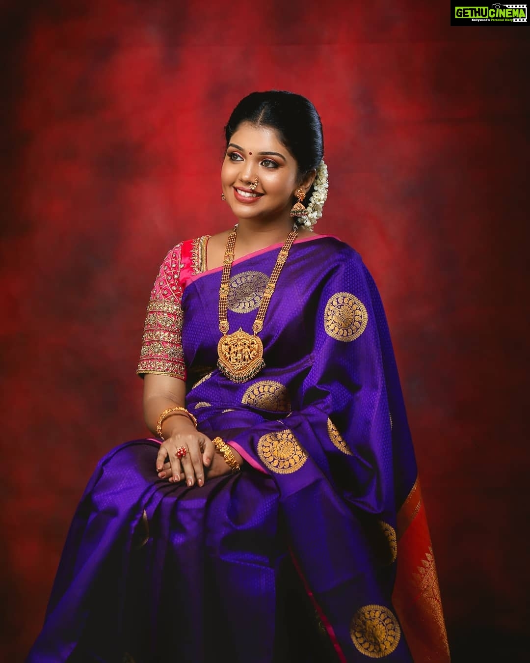 Riythvika Instagram - Makeup @preethimakeoverartistry Hairstylist @Nakshatramakeup Jewellery @narayanapearls Rings @houseofherastore Blouse @j2fashions Saree @meshira.in Camera @sreeganesh_photography Studio @studiojumbos