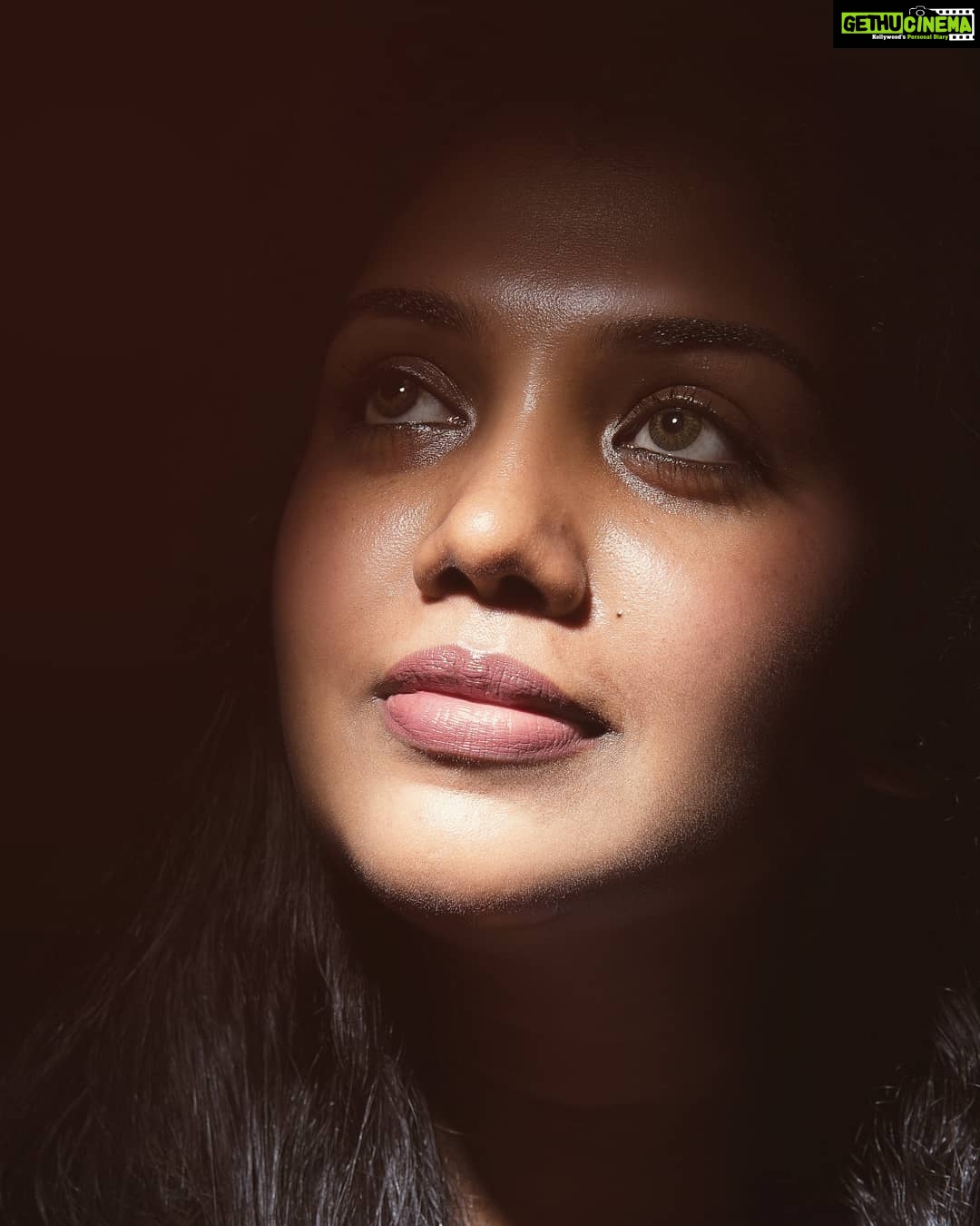 Riythvika Instagram - The eyes are the mirror of the soul 😍❤️ #eyeseeyou #eyes #eyesonyou This beautiful pic clicked by @ajjjoveih
