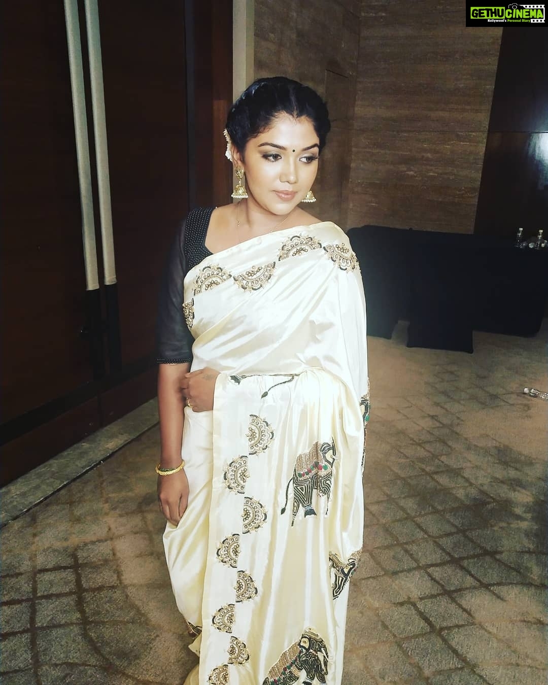 Riythvika Instagram - Saree love ❤️ #helosummitcreator #goodvibes Costume by @uniqueboutique97 Hair & makeup @polished_by_nidhi JW Marriott Hotel New Delhi Aerocity