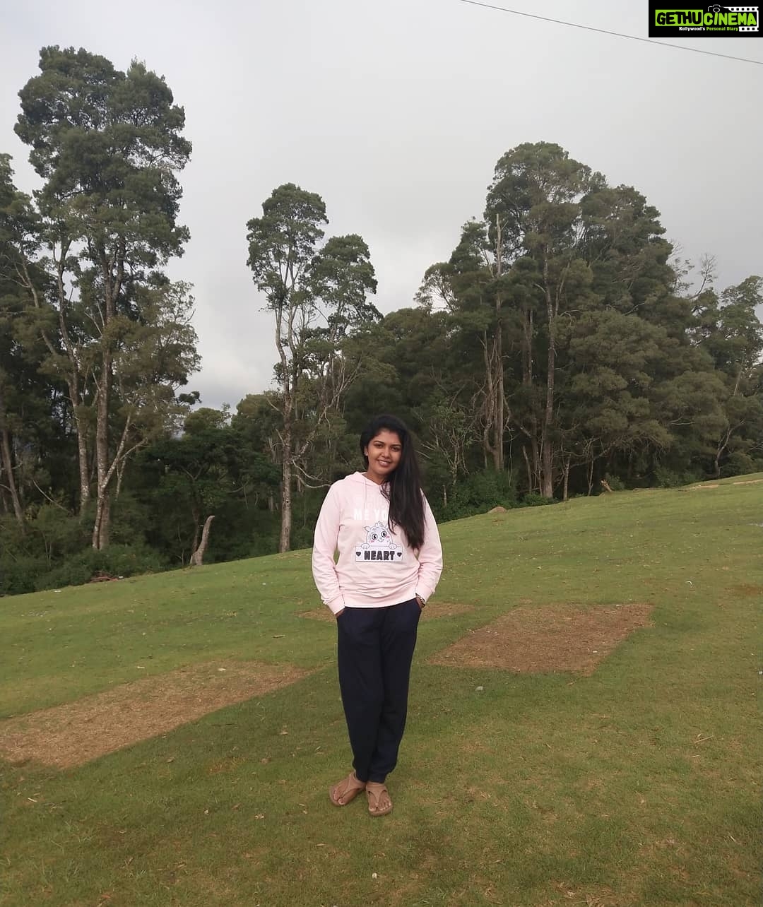 Riythvika Instagram - Good evening to all #picoftheday #chill #shootmodeon🎬 #enjoyingweather☁☔ Queen of Hills Ooty
