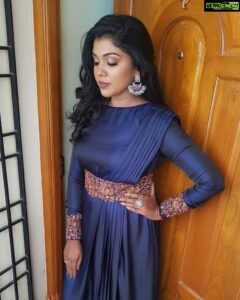Riythvika Instagram - All set to go  BB3 Grand finale 
Styled by @stay__slay 
MUA @anushyaa_mua 
Hair style by @nishamansoo
Costumes by @sameenas.store
Jewels @rimliboutique 
#biggboss3tamil #biggboss #biggbosstamil #biggbosstamil3 #biggboss3 #grand finale #grandfinals