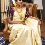 Riythvika Instagram - Love posing💜 #sareelove😍 #keralsaree #onamspecial #giliters Makeup @najilasyed_mua Hair @thoorigaikabilan Saree @palam_silks Blouse @adithiudayakumarofficial Jewellery @fineshinejewels Venue @leonorabeautystudio Photography @naveen7679 Styling @thoorigaiweddingstore