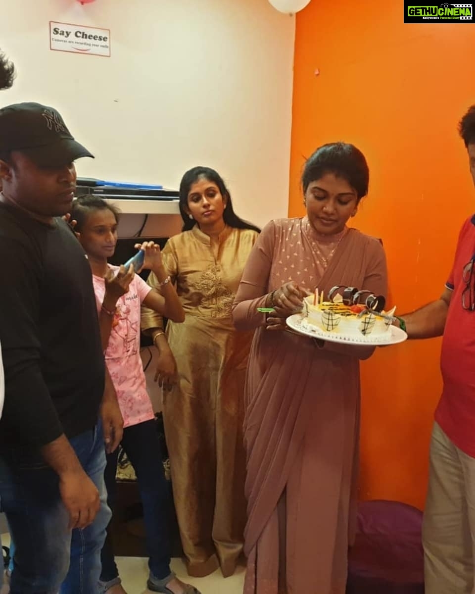 Riythvika Instagram - My birthday celebrations with my fan page admins @riythvikaarmy @riythvika_fans_forever @riythvika_fans_forever @riythvika_fans_forever @riythvika_fans_page #riythvikaarmy #riythvikabiggboss #riythvika💞😘🤗