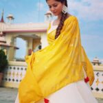 Rubina Dilaik Instagram – 🐣🐥
.
.
Styled by: @ashnaamakhijani 
@styledbyashna 
Outfit: @narayaniadukia 
Earring: @goldqueen_in
