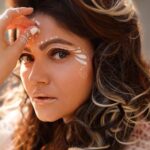 Rubina Dilaik Instagram – Breaking the stereotype! 🎙
.
.
.
📸: @prashantsamtani 
Face Art : @faby_makeupartist 
Hair : @hairbyshardajadhav 
Assisted by : @jiggs_zala
