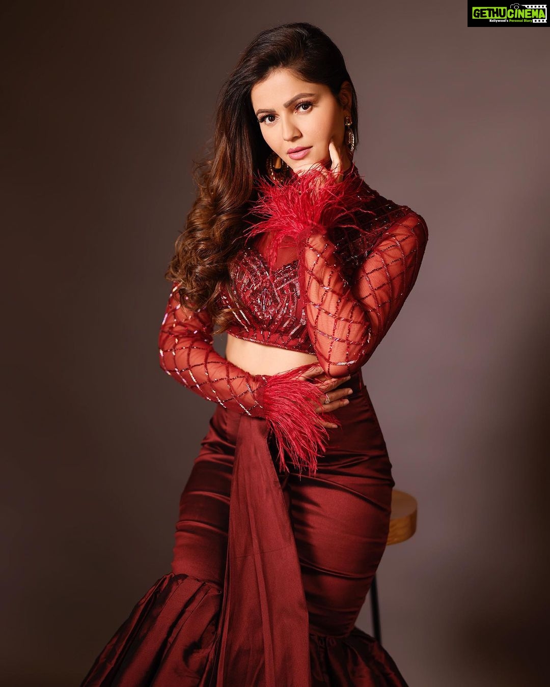 Rubina Dilaik Instagram - Is This the month of #love soaked in #red ?? . . . 📸 : @prashantsamtani Styling: @ashnaamakhijani @styledbyashna Outfit: @aakanshasinghalofficial Earring : @delicatofficial Hair : @hairbyshardajadhav Assisted by : @jiggs_zala