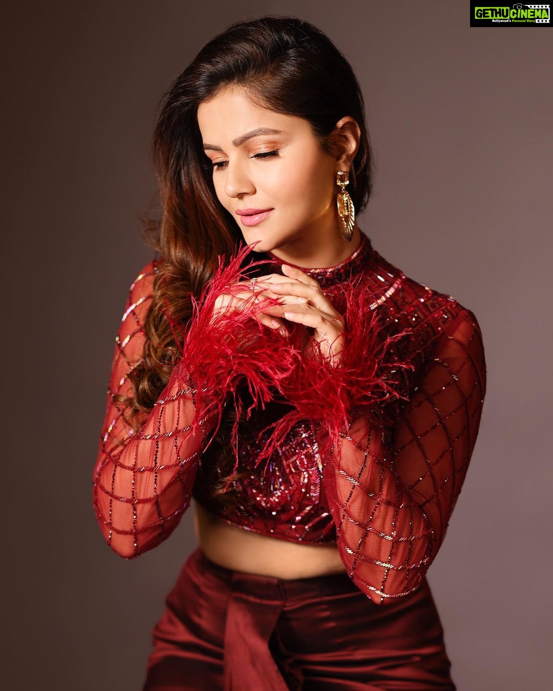 Rubina Dilaik Instagram - Is This the month of #love soaked in #red ?? . . . 📸 : @prashantsamtani Styling: @ashnaamakhijani @styledbyashna Outfit: @aakanshasinghalofficial Earring : @delicatofficial Hair : @hairbyshardajadhav Assisted by : @jiggs_zala