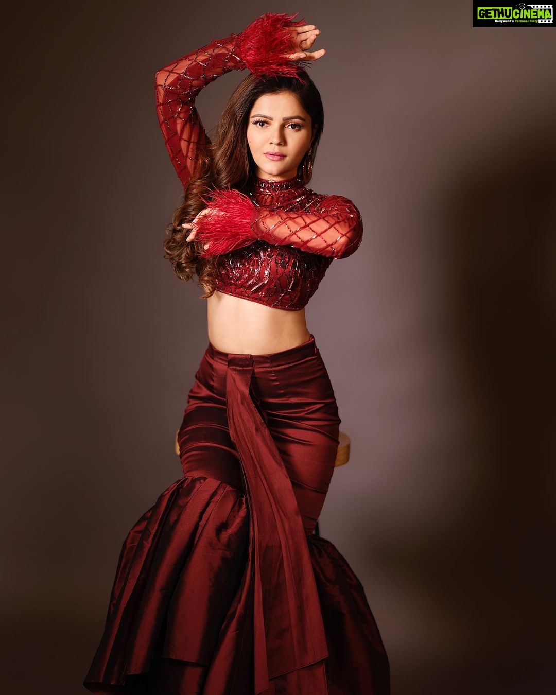Rubina Dilaik Instagram - Is This the month of #love soaked in #red ?? . . . 📸 : @prashantsamtani Styling: @ashnaamakhijani @styledbyashna Outfit: @aakanshasinghalofficial Earring : @delicatofficial Hair : @hairbyshardajadhav Assisted by : @jiggs_zala