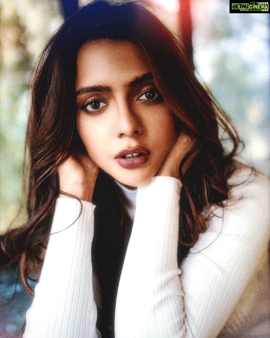 Ruhi Singh Instagram - For we are all made of cosmos and we have the entire universe inside our souls. I am unique. You’re unique. Yet we are all one. The glorious universe is experiencing itself through us. Before the book is over, let each chapter be an interesting story of growth and pure magic, you absolutely gorgeous being made of stardust✨🧚♂️