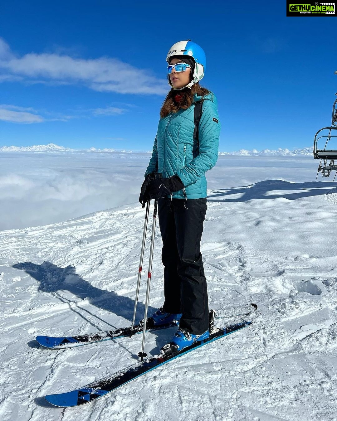 Ruhi Singh Instagram - Hi Instagram peeps, long time. I’m honestly not the biggest fan of social media these days, an overload of unwanted information and some very strange stuff. But yes it’s got it’s perks so why not. Helps life run smooth 💎 while I focus on real self growth and skill building. Like this one- skiing. One of my true passions. I’m having a great time detaching. How’s your life going?