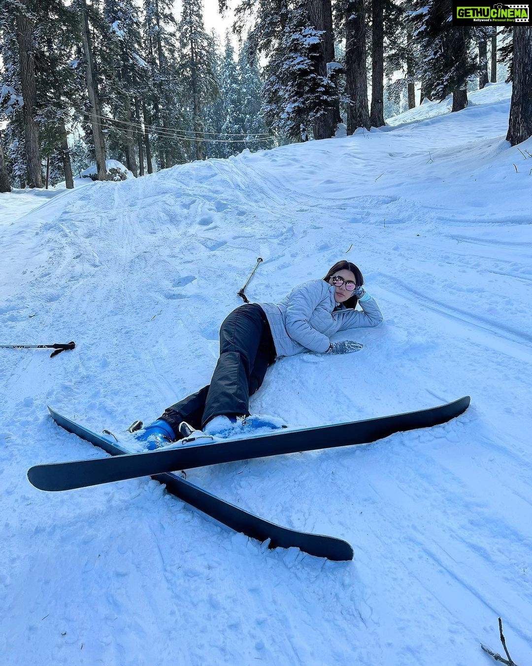 Ruhi Singh Instagram - Hi Instagram peeps, long time. I’m honestly not the biggest fan of social media these days, an overload of unwanted information and some very strange stuff. But yes it’s got it’s perks so why not. Helps life run smooth 💎 while I focus on real self growth and skill building. Like this one- skiing. One of my true passions. I’m having a great time detaching. How’s your life going?