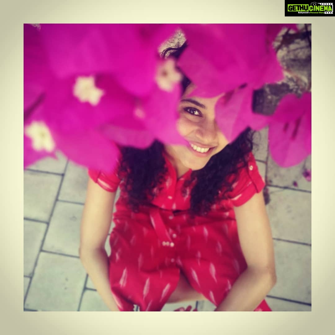 Rupa Manjari Instagram - Peek a booπΈπ¦ππ ππ PC: @stoker_by_madhi #ikatdress #happyclothingforyou #cotton #red #getstokered #stokertheflyingmonkey #bouginvillea #streetphotography #womenoftoday #instafashion #insta #instadaily #instapic #instagirl #instagramers #instagram #instatuesday #tuesday #tuesdayvibes #tuesdaymood #actor Shop at www.stokerwomen.com