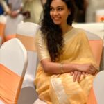 Rupa Manjari Instagram - #sareetwitter 😁😜 #saree #sareeswag #candid #instagirl #instadaily #insta #instagramers #instagram PC: @aadhavkannadhasan 🤗😚💛