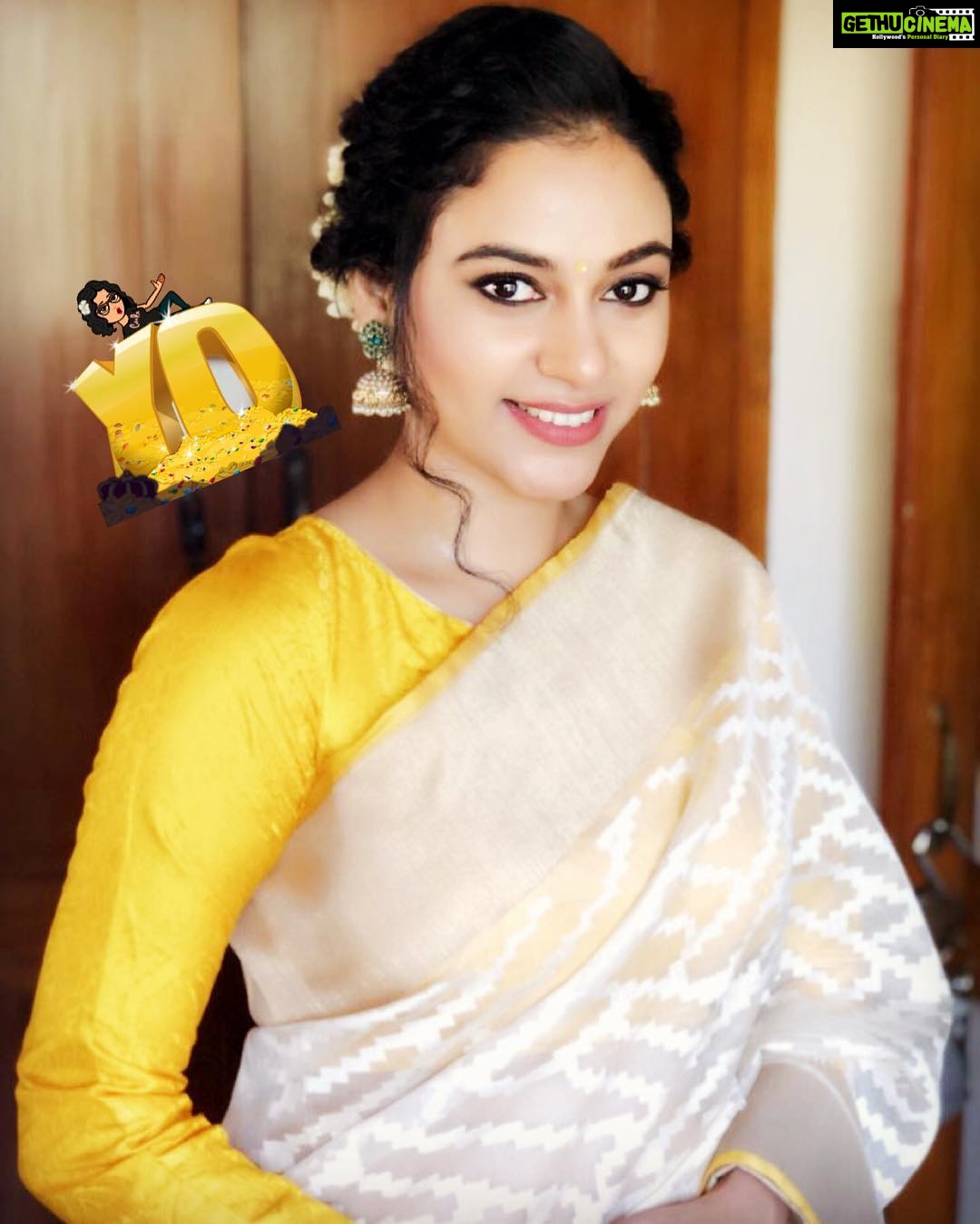 Rupa Manjari Instagram - #loveforsaree #desiswag #yellow #loveforyellow #cskfever #nammaoruchennai #nammachennai #sunshinecolours #summercolors #yo 💛 MUH: Ansari #mylastminuteshopping partner @vinodhnieaadhav 😘😘😘🤗🤗🤗🍓