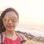 Rupa Manjari Instagram - Goodevening 🌝🌊 #breathtaking #sunset #ocean #island #instagram #instapic #instagirl #instagramers #instatravel .... wind in my hair and sand in my feet feelings😇☺️😎💛life is wonderful 🏝