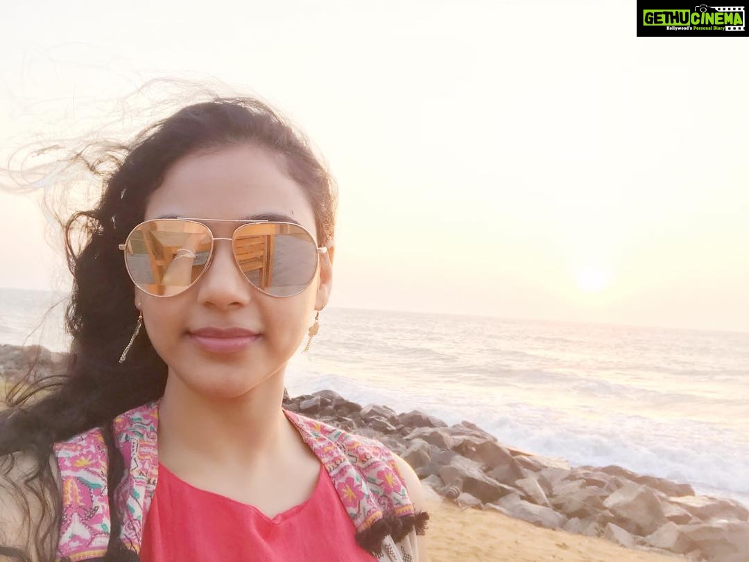 Rupa Manjari Instagram - Goodevening ๐๐ #breathtaking #sunset #ocean #island #instagram #instapic #instagirl #instagramers #instatravel .... wind in my hair and sand in my feet feelings๐โบ๏ธ๐๐life is wonderful ๐