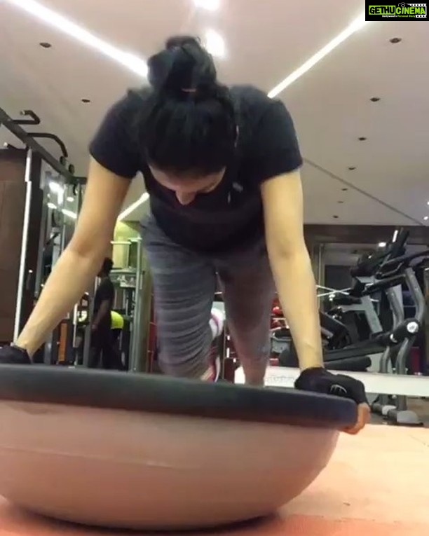 Rupa Manjari Instagram - And this is why dropdeadsexyπ€ͺπͺπ»ππ»ββοΈππ» #midweekmotivation #fitness #fitnessgirl #fitnessdaily #bestwaytobehappy #instadaily #instagramers #instagirls video and my fitness courtesy my PT @prabu_paulwalker πͺπ»ππ»