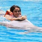 Rupa Manjari Instagram - Memories sunday......🐬❤❤❤❤ My bestie Manoj made one of my dreams come true! Thank God for friends like family! Dunno what i would have done without them ❤🧚🏻‍♀🌈🌸🌠🌌 #singapore #waterpark #dolphins #thrilled_me #sundayfeels #sundaymemories #sunday #holiday #bestfriend #RupaManjari #actor #southindia #kollywood #mollywood #instagrammer #instadailly #instagirl #instapost #instagram #instaphoto #insta #instasunday #instagood