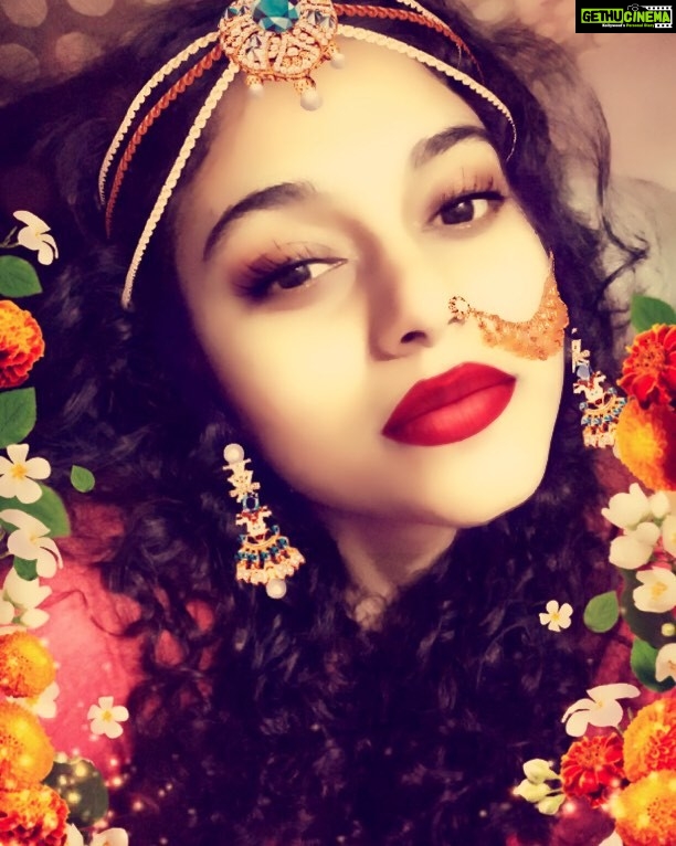 Rupa Manjari Instagram - When u r down wit fever but still in Navarathri festive mode...thanks to snap chat🙃😛☺️