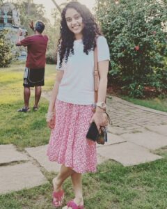 Rupa Manjari Instagram - Reposted from @gopiprasannaa Hello... Yaaru pa athu pinaadi ??? Thambi field clear Pannu pa !! @therupamanjari