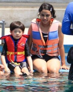 Rupa Manjari Instagram - Memories sunday......cute lil Asian boy,🐬, 🦭and me🤩
 
#singapore #waterpark #dolphins #thrilled_me #sundayfeels #sundaymemories #sunday #holiday #bestfriend  #RupaManjari #actor #southindia #kollywood #mollywood #instagrammer #instadailly #instagirl #instapost #instagram #instaphoto #insta #instasunday #instagood