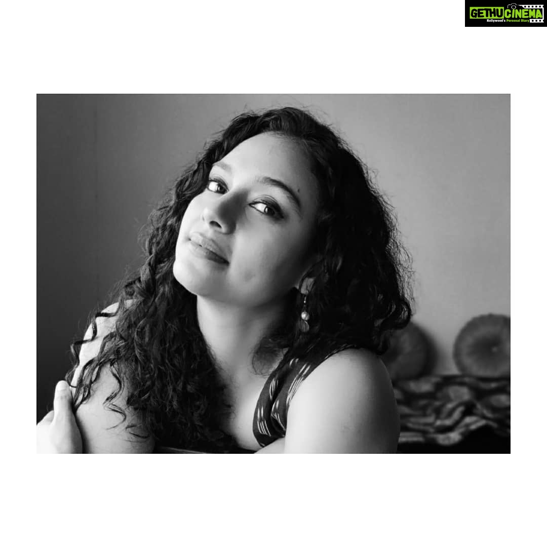 Rupa Manjari Instagram - You're just a monochrome behind all the colorful chaos🖤🤍 black and white series continues...... Pc: @stoker_by_madhi #blackandwhitephotography #blackandwhite #black #white #monochrome #casualphotography #curlyhairgirl #chennai #actor #india #southindian #instamonday #instamood #instaphotography #instagramers #instapost #instagram #instagirl #instadaily😉 #insta #eveningvibes #thursdayvibes #thursday