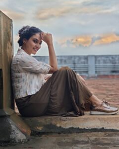 Rupa Manjari Instagram - Dress paired with ikat crop top from @stokereveryday is  definitely a cool casul wear for a beautiful evening coffee getaway 

....Ikat crop from @stokereveryday 

 #getstokered #ikat #ikatcroptop #sustainablefashion #cotton #cottonikat #instagrammer #instadailly #instapost #instafashion #instapicture #instagram #instadailypost #instapic #instaphoto #insta #instagirls💋 #actor #RupaManjari #kollywood #mollywood #southindia #cinema #thursday