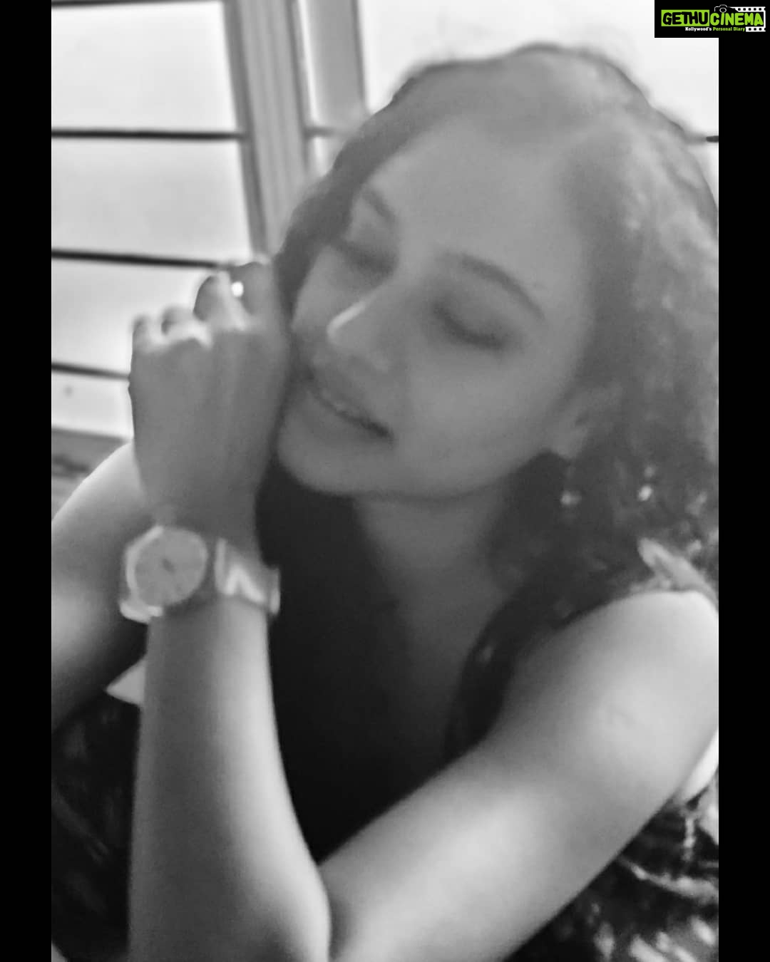 Rupa Manjari Instagram - Silhouette and Black&white series π€π€ Pc: @stoker_by_madhi #tuesdayvibes #tuesdaymood #tuesday #tuesdayfeels #instapicture #instamood #instatuesday #instagram #instagramers #instadailypost #instadaily #instadailypic #instagirl #instagood #instablackandwhite #instapost #actor #actorslife #chennai #rupamanjari #bangalore #kollywood #mollywood