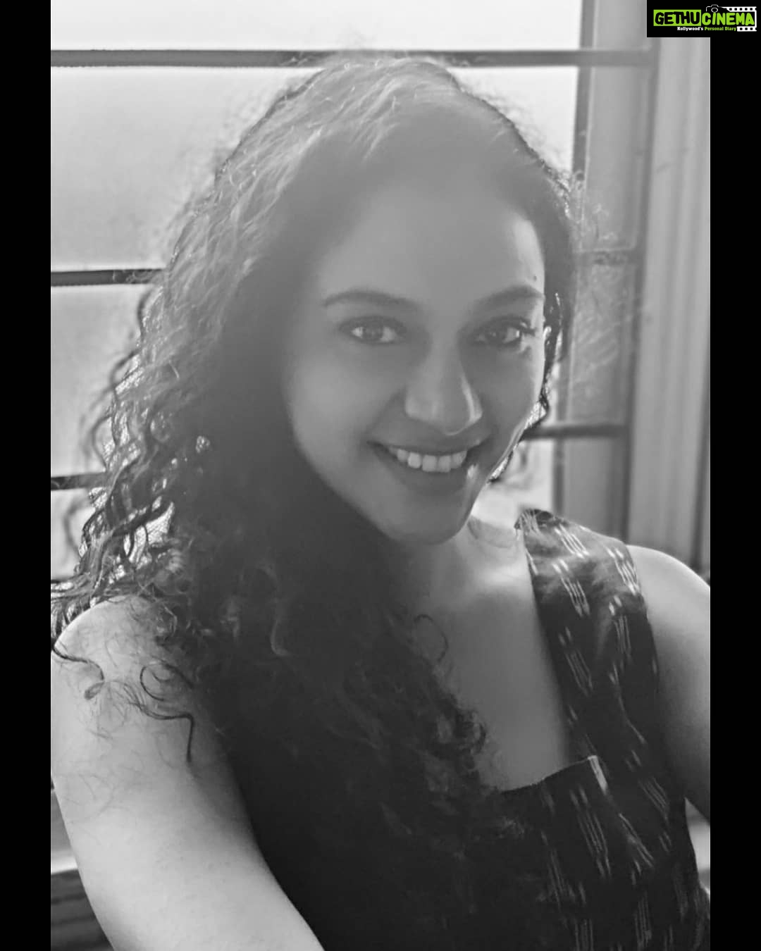 Rupa Manjari Instagram - Silhouette and Black&white series π€π€ Pc: @stoker_by_madhi #tuesdayvibes #tuesdaymood #tuesday #tuesdayfeels #instapicture #instamood #instatuesday #instagram #instagramers #instadailypost #instadaily #instadailypic #instagirl #instagood #instablackandwhite #instapost #actor #actorslife #chennai #rupamanjari #bangalore #kollywood #mollywood