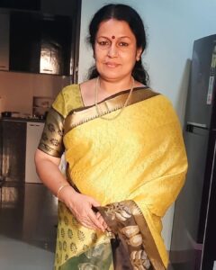 Sabitha Anand Instagram - Lakshmi from the sets of #anbeshivam 😍

Beautiful saree from @mookambikasarees_salem 
Do check their page for more amazing collections! @mookambikasarees_salem ❣