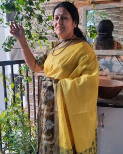 Sabitha Anand Instagram - Lakshmi from the sets of #anbeshivam 😍

Beautiful saree from @mookambikasarees_salem 
Do check their page for more amazing collections! @mookambikasarees_salem ❣