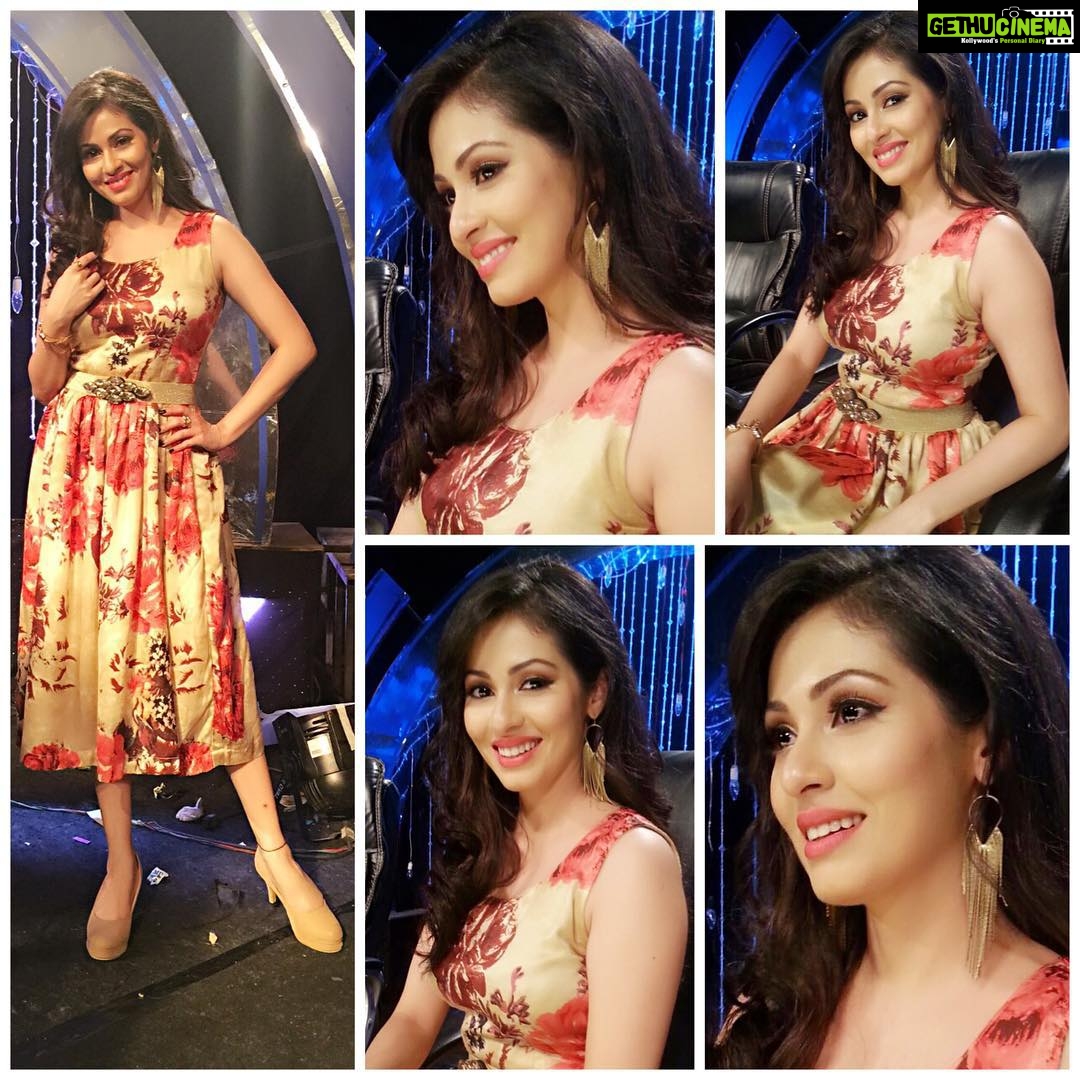 Sadha Instagram - 😊 #lovedance #lovekids #tollywood #tollywoodactress