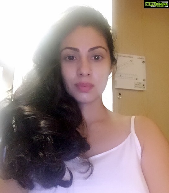 Sadha Instagram - #naturalcurls #naturalcurlsrock #selfietime #nomakeupselfie ☺️