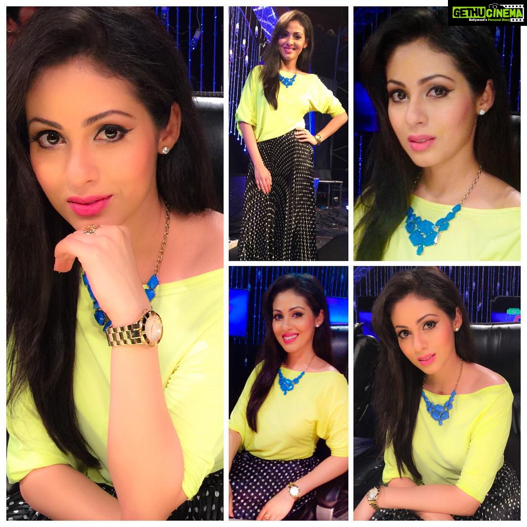 Sadha Instagram - #teluguactress #southindianactress #lovedance #lovekids Dhee Juniors! Tonight at 9:30 pm on Etv Telugu! 😊