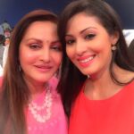 Sadha Instagram - Look who's with me! Last night at "Memu Saitam" 😘😄 #evergreen #gorgeous #humble #grace